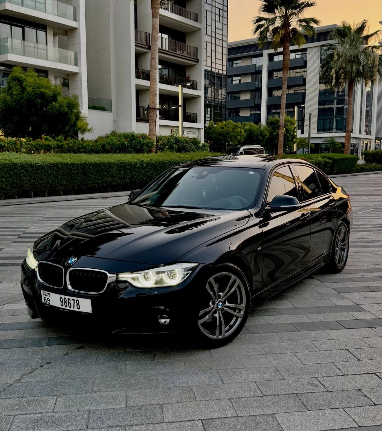 BMW 320i